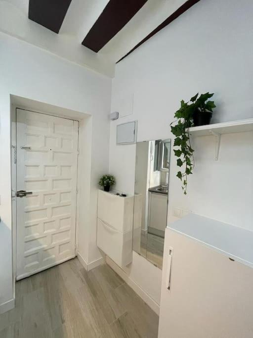Tesorito, Estudio Individual En Malasana, Bajo Pequeno En Calle Del Tesoro Apartment Madrid Exterior photo